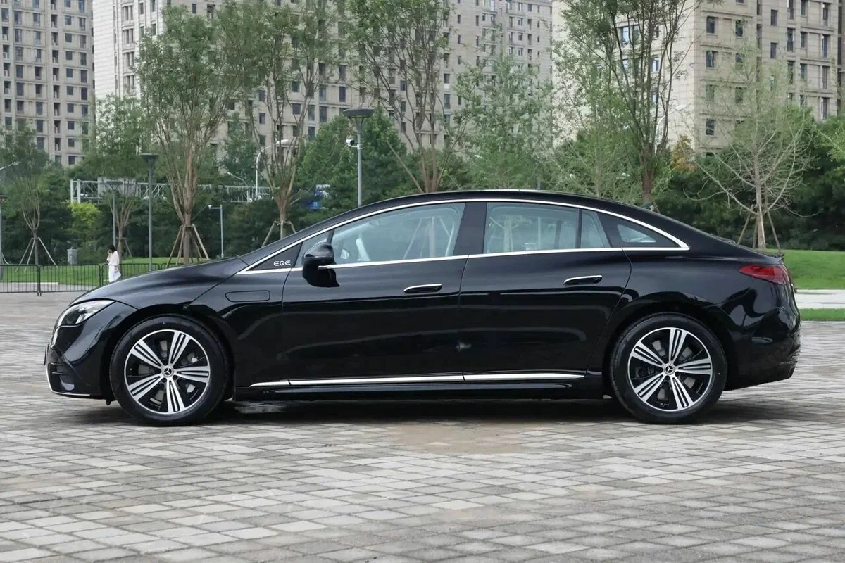 Аренда Mercedes EQE